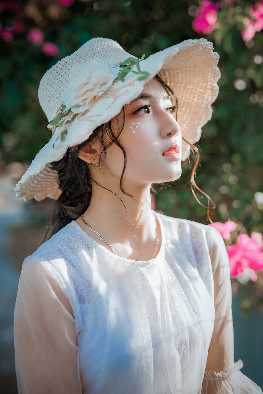 woman wearing sunhat